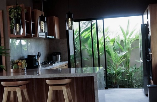 Umeanyar Villa | Villa with sunset sea view and jacuzzi - 700m from the beach!