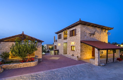 Platanias Villa | Villa with wonderful panoramic sea and mountain view, private pool and barbecue