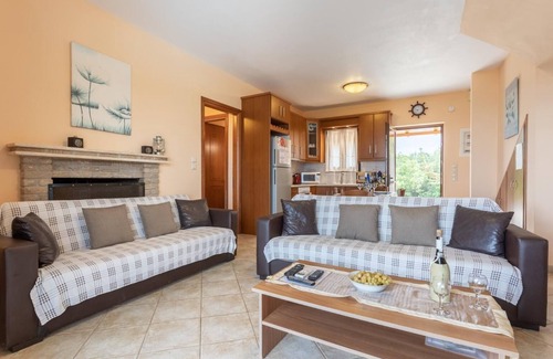 Mesovounia Villa | Villa Yeraki - Three Bedroom Villa, Sleeps 8