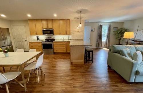 Jamestown Apartment | Village - Central location