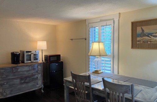 Montgomery Apartment | Village Hideaway
