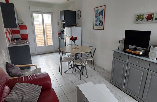 Saint-Come-de-Fresne House | Village house located 500 meters from the sandy beach