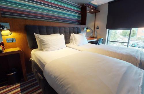 Healey Lane Hotel | Village Hotel Leeds South