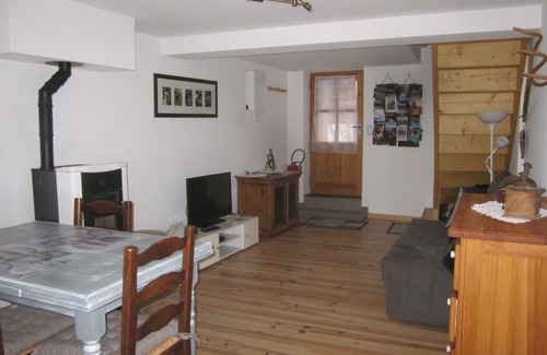 Guillaumes House | Village house at the gates of Mercantour, 20 km from a ski resort.