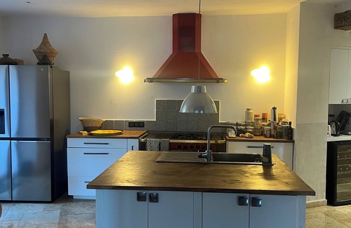 Villes-sur-Auzon Bed & Breakfast | Village house