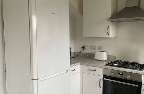 Old St Mellons House | Village House St Mellons - Close to A48 and M4n