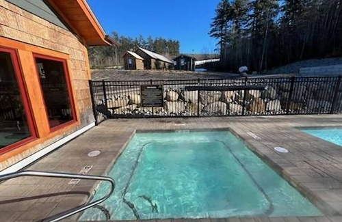 North Conway Condo | Village sunset ski in/ski out condo on Cranmore Mountain