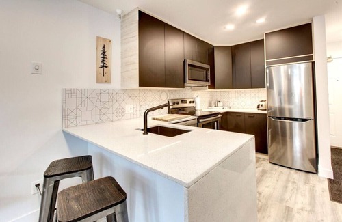 Village North Condo | VillageMinimalistVibe - Views Free Parking Hot Tub