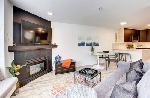 Village North Condo | VillageMinimalistVibe - Views Free Parking Hot Tub