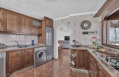 Urbanizacion Famara House | 'Villalmar' with Sea View, Private Pool and Wi-Fi