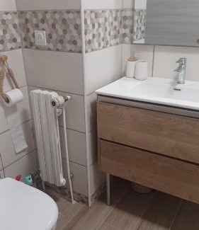 Villargondran Apartment | VILLARGONDRAN, les lacets Mauriennais, garage motos, vélos