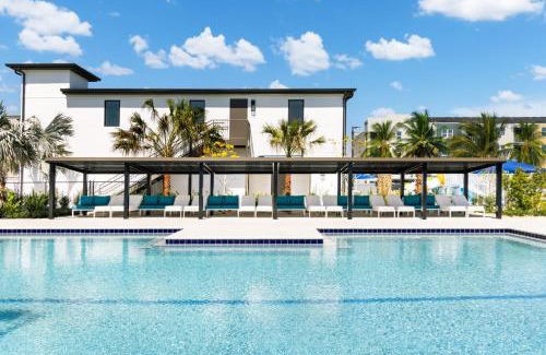 Florida Center Hotel | Villatel Orlando Resort, Apartments by Marriott Bonvoy