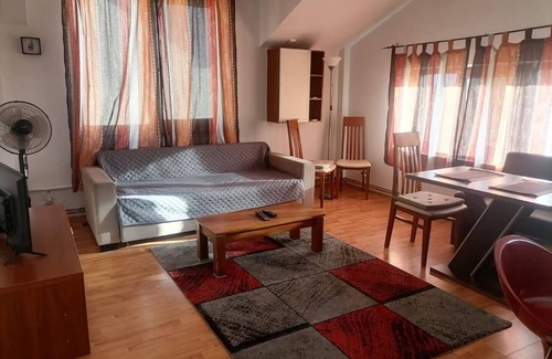 Iasi Villa | Villaweb, 2rooms ap. 5min drive to center &airportnn
