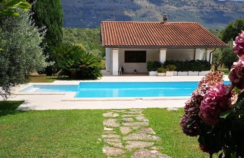 Sonnino House | Villetta Blue Garden