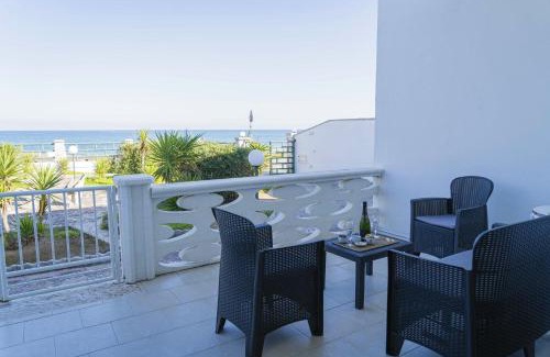 Torre Specchia Ruggeri Apartment | Villetta Meraviglia With Garden Sea View - Happy Rentals