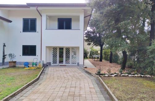 Marina di Pietrasanta Apartment | Villino Ambra