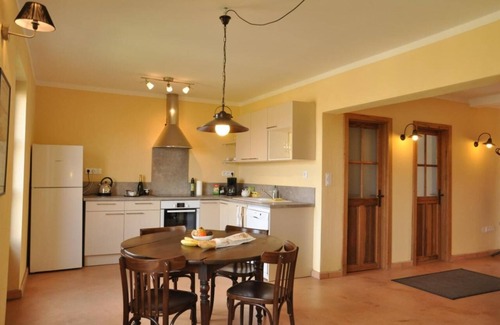 Poilhes Apartment | Vinauberge, Gîte Syrah: Charming holidayhome with terrace next to Canal du Midi