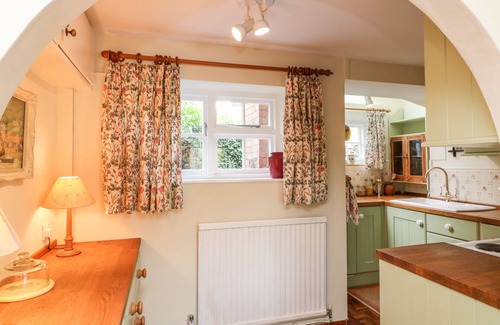 Dunster House | VINE COTTAGE, family friendly, character holiday cottage in Dunster