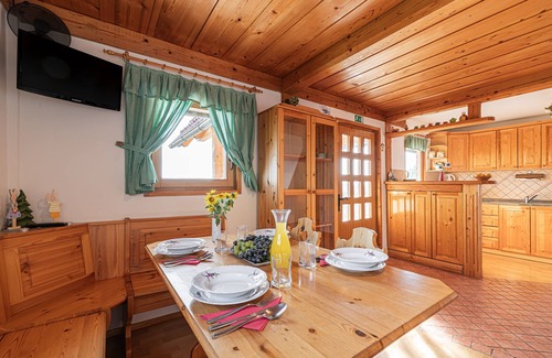 Srednje Grcevje House | Vineyard Chalet Hansel and Gretel, Otočec, Slovenia