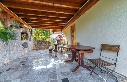 Trebnje House | Vineyard Cottage Pyramid - Happy Rentals