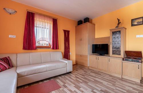 Trebnje House | Vineyard Cottage Pyramid - Happy Rentals