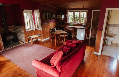 Helensville Cottage | Vineyard Cottages