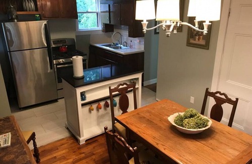 St. Joseph House | Vineyard Mansion - Carriage House - 1 Queen 1 Full Bed