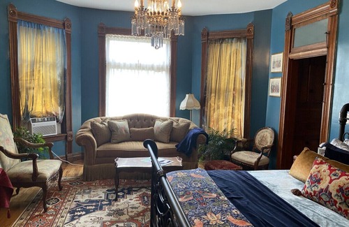 St. Joseph Bed & Breakfast | Vineyard Mansion - Emma Room - 1 King Bed