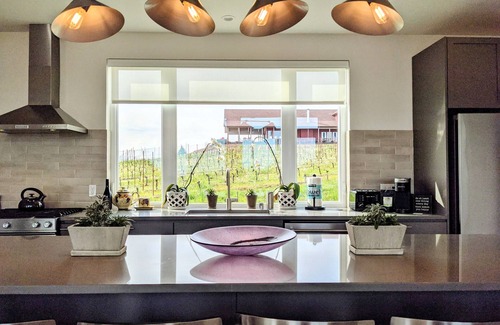 Salem House | Vineyard Stay at Bryn Mawr the “Right Amount of Everything”