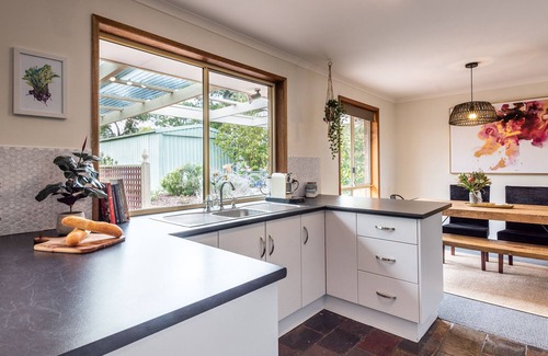 McLaren Vale House | ☆ Vineyard views from Sam & Audrey's at McLaren Vale☆Cosy Wood fire