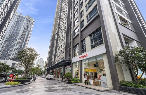 Hang Xanh Apartment | Vinhomes Central Park 2BR with Entire HCM View