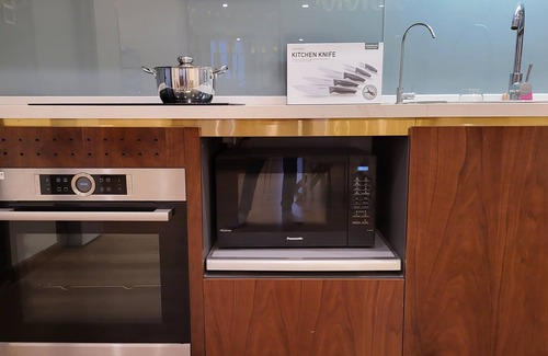 Ngoc Khanh Apartment | Vinhomes Metropolis Luxury Apartment 3 Bedrooms 1 workplace.