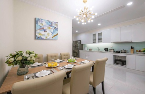 Hang Xanh Apartment | Vinhomes Central Park - Spacious 2 Bedroom Apartment