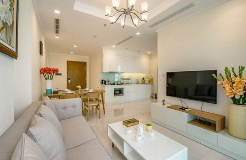 Hang Xanh Apartment | Vinhomes Central Park - Spacious 2 Bedroom Apartment
