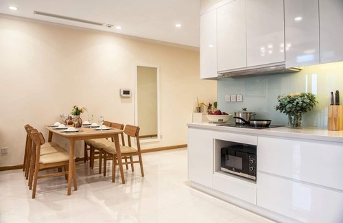Hang Xanh Apartment | Vinhomes Central Park - Spacious 2 Bedroom Apartment