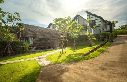 Khanong Phra Villa | Vino Neste Private Pool Villas