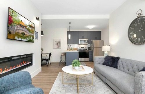 Central Okanagan Villa | Vino Villa - Brand New 2bd King Bed, Queen Bed, Private Outdoor Space, Lakeview