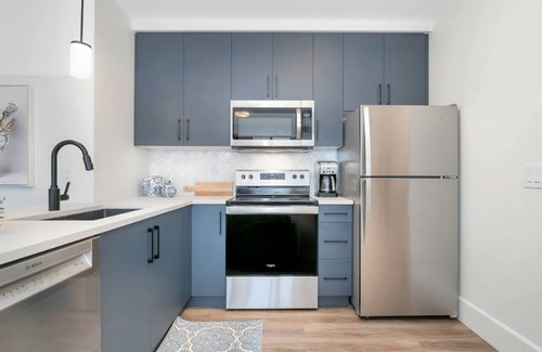 Central Okanagan Villa | Vino Villa - Brand New 2bd King Bed, Queen Bed, Private Outdoor Space, Lakeview