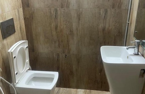 Vadapalani Apartment | Vinoth home stay service apartment