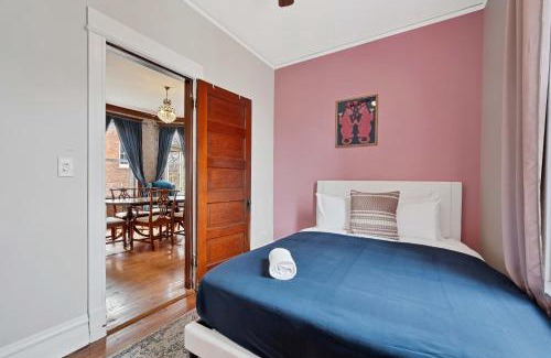Berwyn Apartment | Vintage 3 Bed Condo in Chicagolands Trendy Berwyn condo