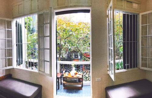 Dong Da House | Vintage and Traditional Homestay near TrainStation