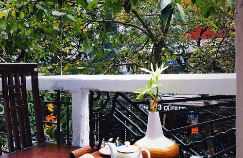Dong Da House | Vintage and Traditional Homestay near TrainStation