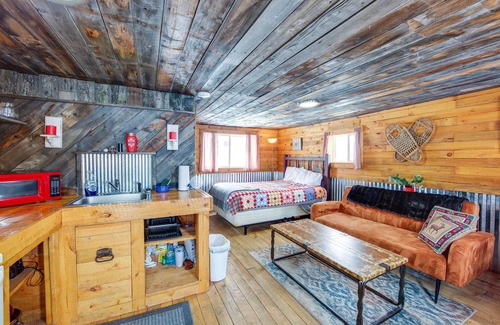 Lake Agnes Cabin | Vintage Cabin Near Steamboat with Mountain Views and Hot Tub Access