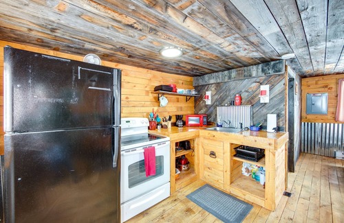 Lake Agnes Cabin | Vintage Cabin Near Steamboat with Mountain Views and Hot Tub Access