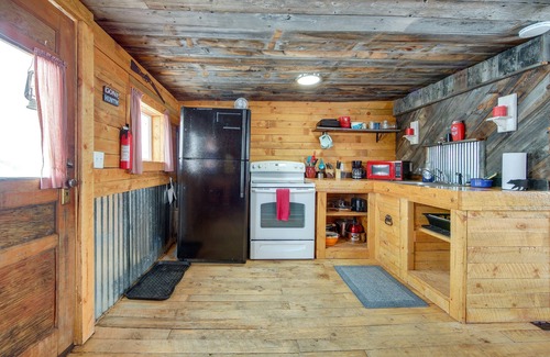 Lake Agnes Cabin | Vintage Cabin Near Steamboat with Mountain Views and Hot Tub Access