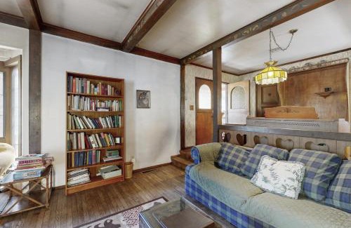 Woodlands House | Vintage Chalet