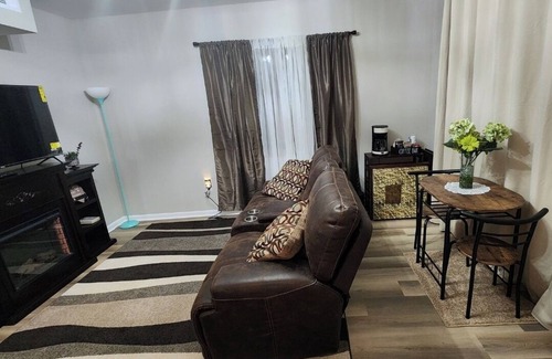 Monroe Apartment | Vintage Charm, Modern Comfort