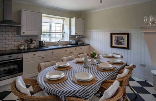 Maldon House | Vintage Cottage on OSEA Island