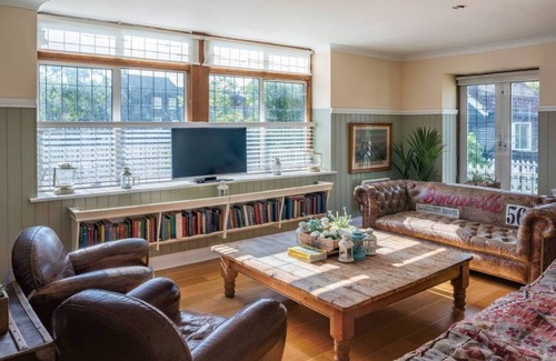 Maldon House | Vintage Cottage on OSEA Island