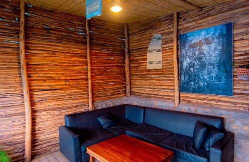 Muhazi Cabin | Vintage Cottage